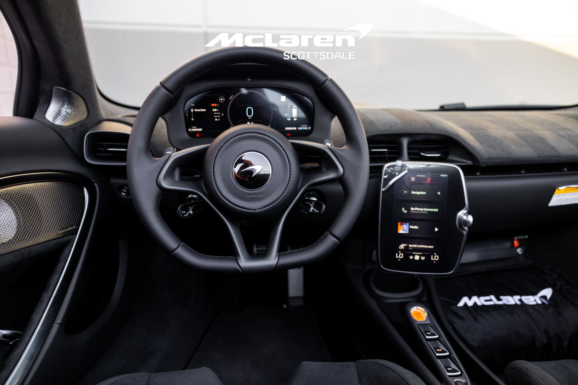 Used 2025 McLaren Artura Spider image 26