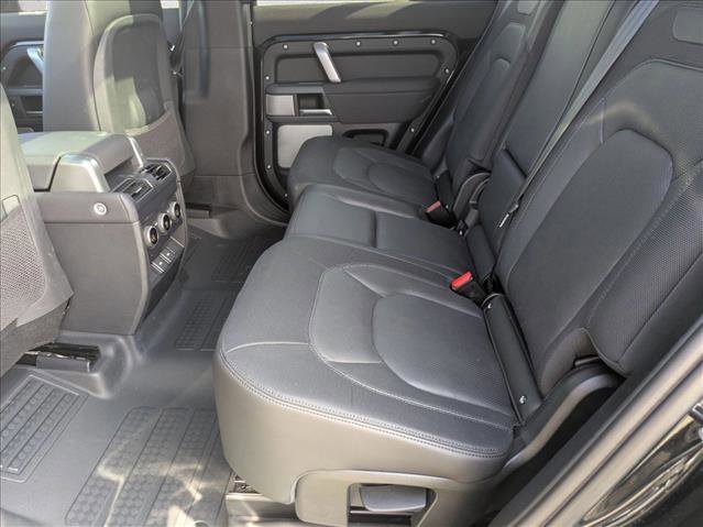 Used 2023 Land Rover Defender 130 X-Dynamic SE image 21