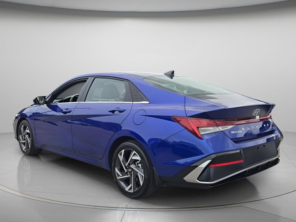 Certified 2025 Hyundai Elantra SEL w/ Cargo Package FWD image 7
