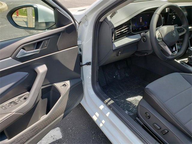 New 2025 Volkswagen Jetta SE image 6