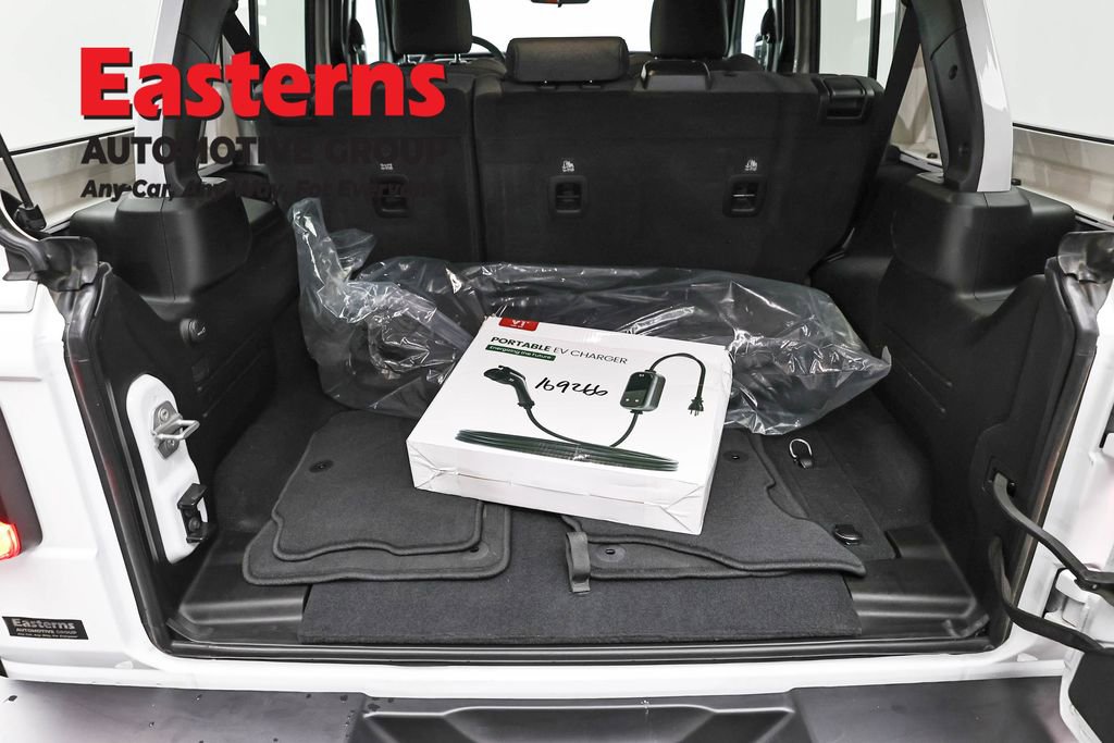 Used 2025 Jeep Wrangler Unlimited Sahara image 9