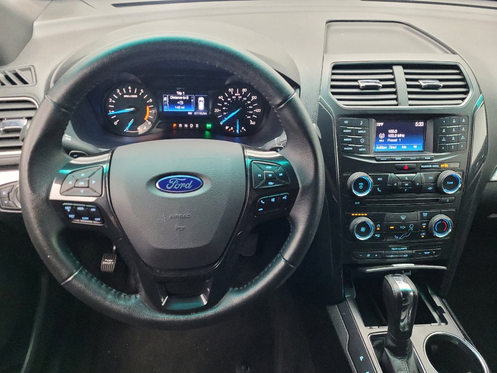 Used 2017 Ford Explorer XLT image 22