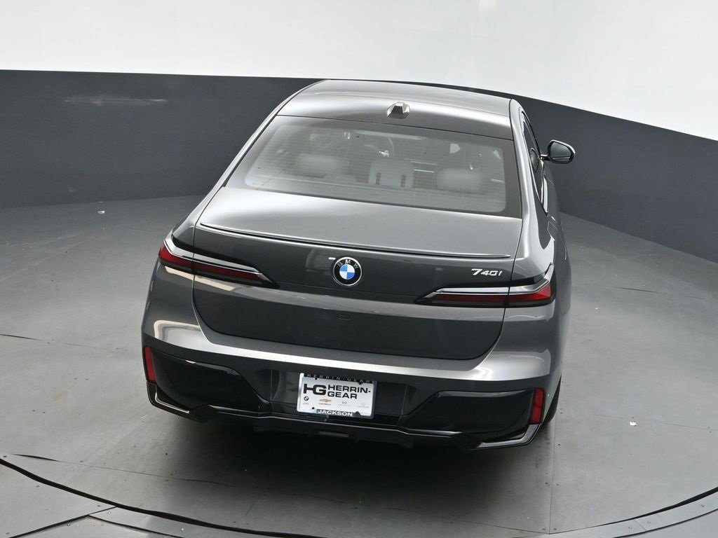 New 2026 BMW 740i w/ Executive Package image 33