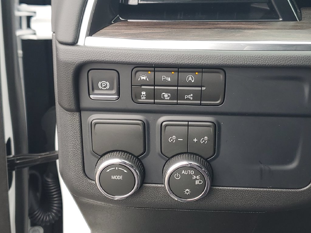 Used 2026 Chevrolet Suburban LS RWD image 18