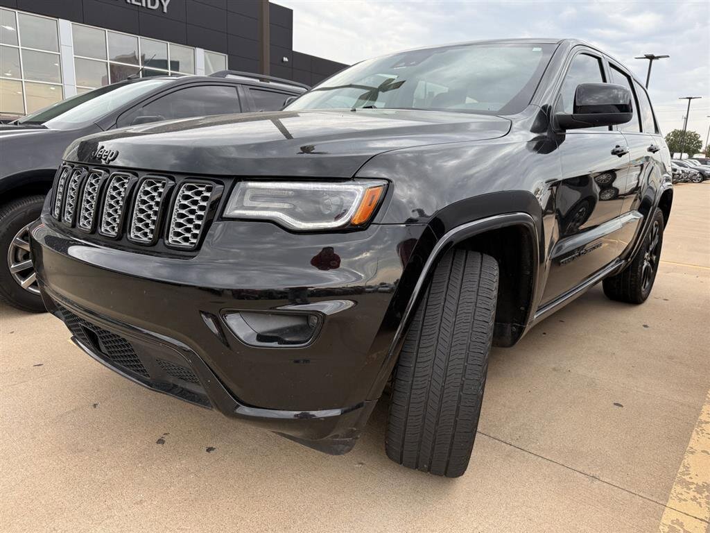 Used 2020 Jeep Grand Cherokee Altitude image 2
