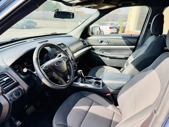 Used 2018 Ford Explorer XLT image 5