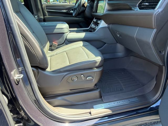 Used 2024 GMC Yukon Denali AWD/4WD image 13