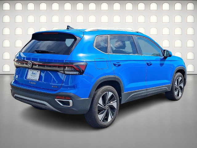 Used 2025 Volkswagen Taos SE w/ Panoramic Sunroof Package AWD/4WD image 6