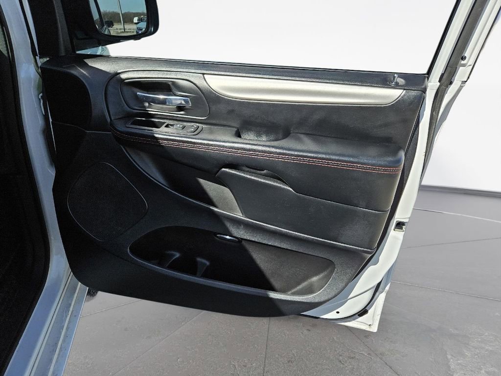 Used 2019 Dodge Grand Caravan GT image 33