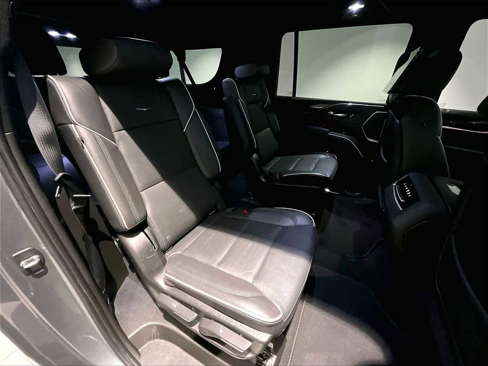 Used 2021 Cadillac Escalade ESV Premium Luxury w/ Driver Assist Tech Package image 28