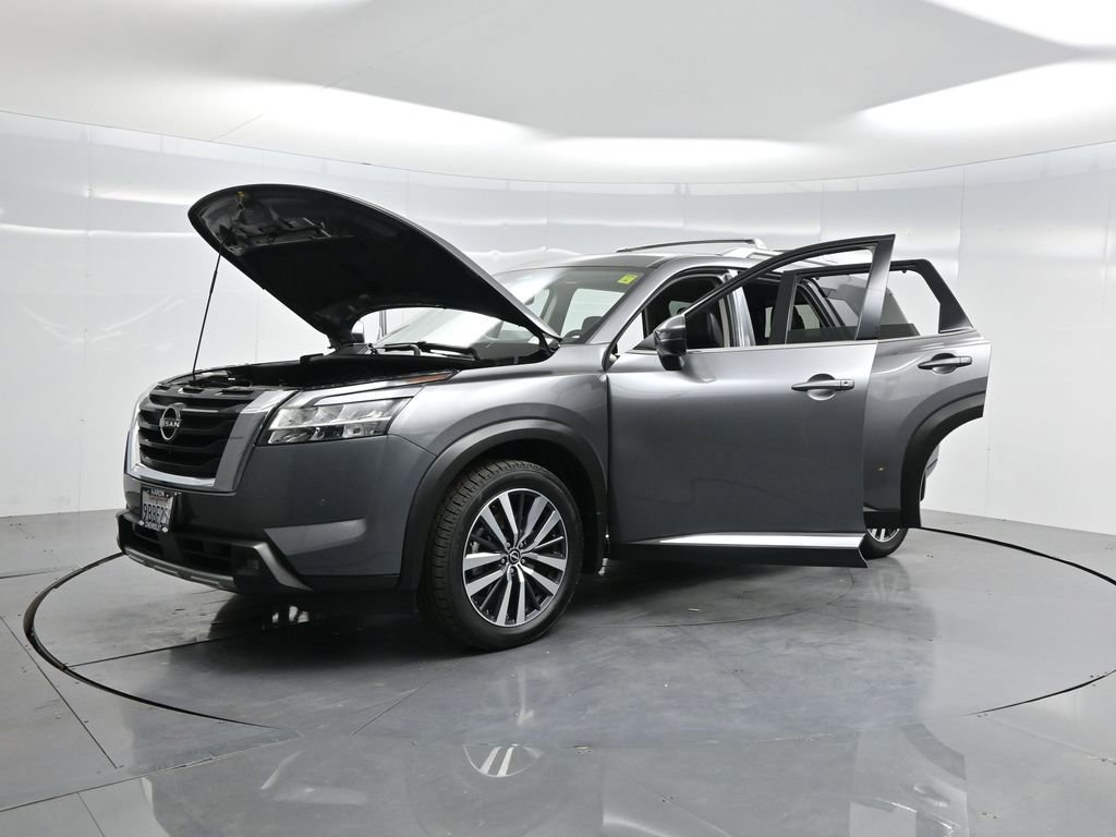 Used 2022 Nissan Pathfinder Platinum w/ Cargo Package image 54