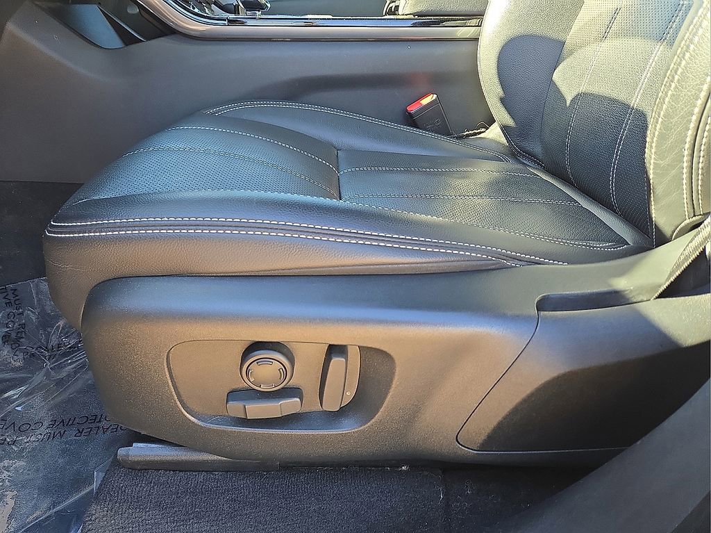 Used 2022 Land Rover Range Rover Velar R-Dynamic S image 24