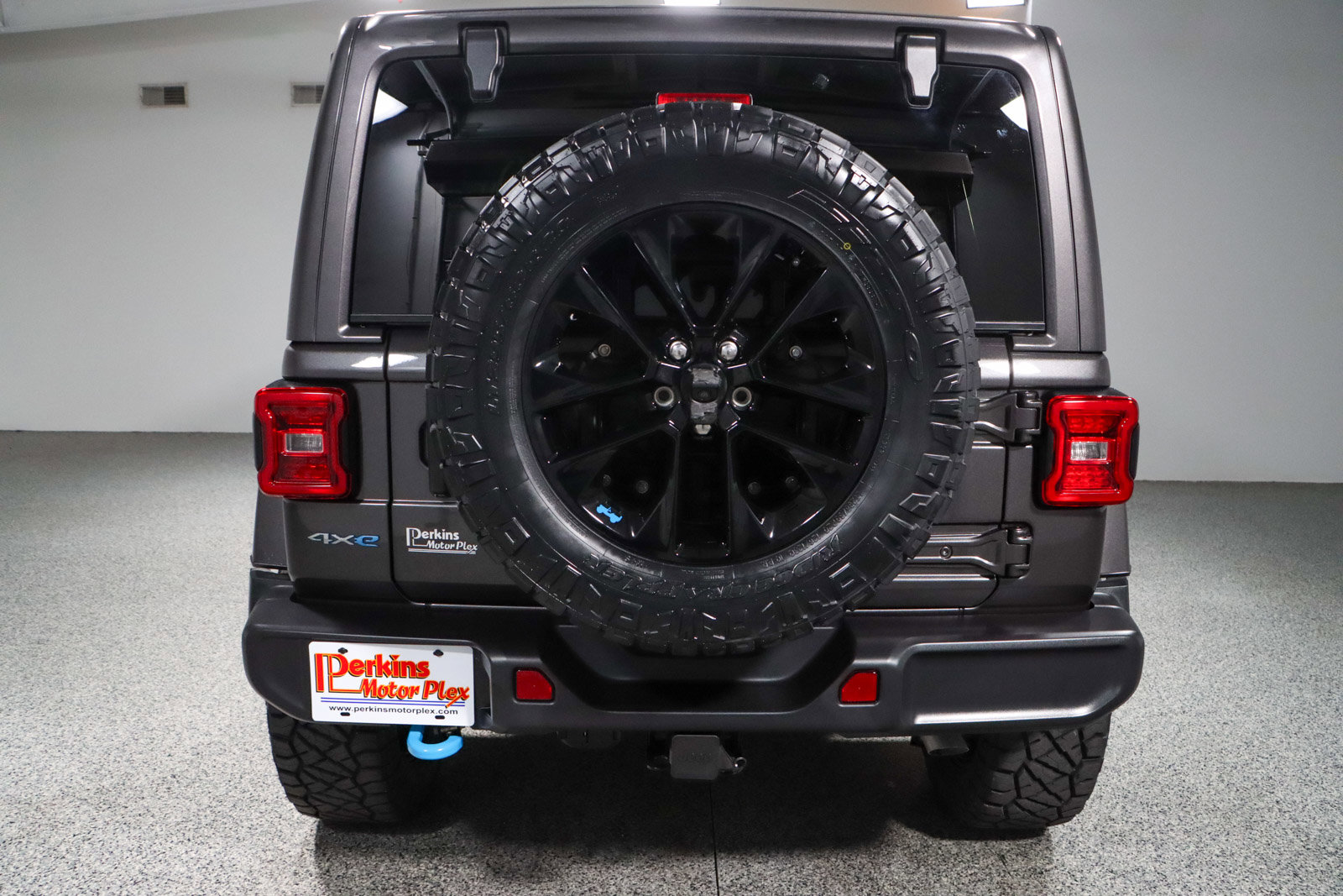 Used 2022 Jeep Wrangler Unlimited Sahara w/ Cold Weather Group image 9