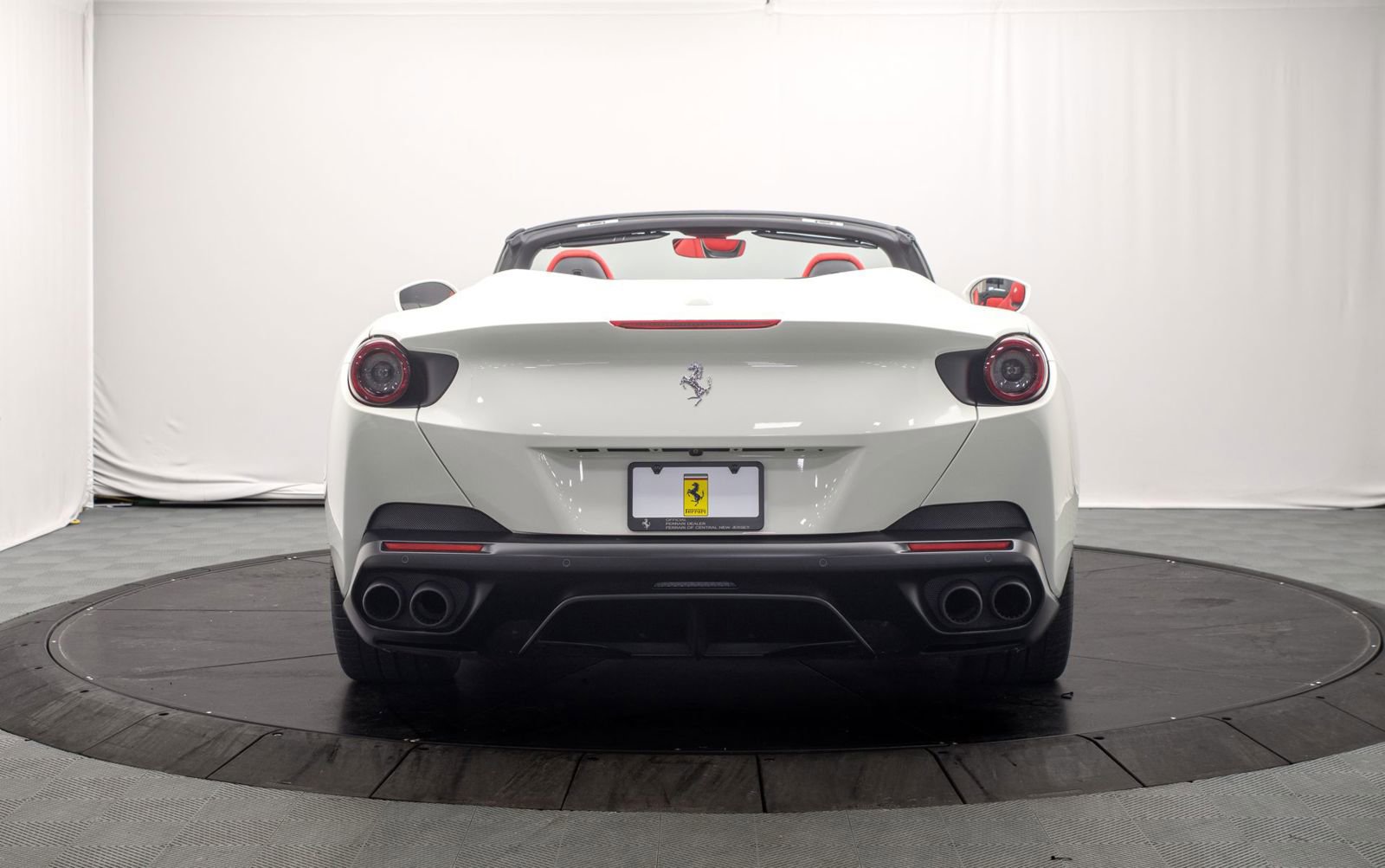 Used 2019 Ferrari Portofino RWD image 4
