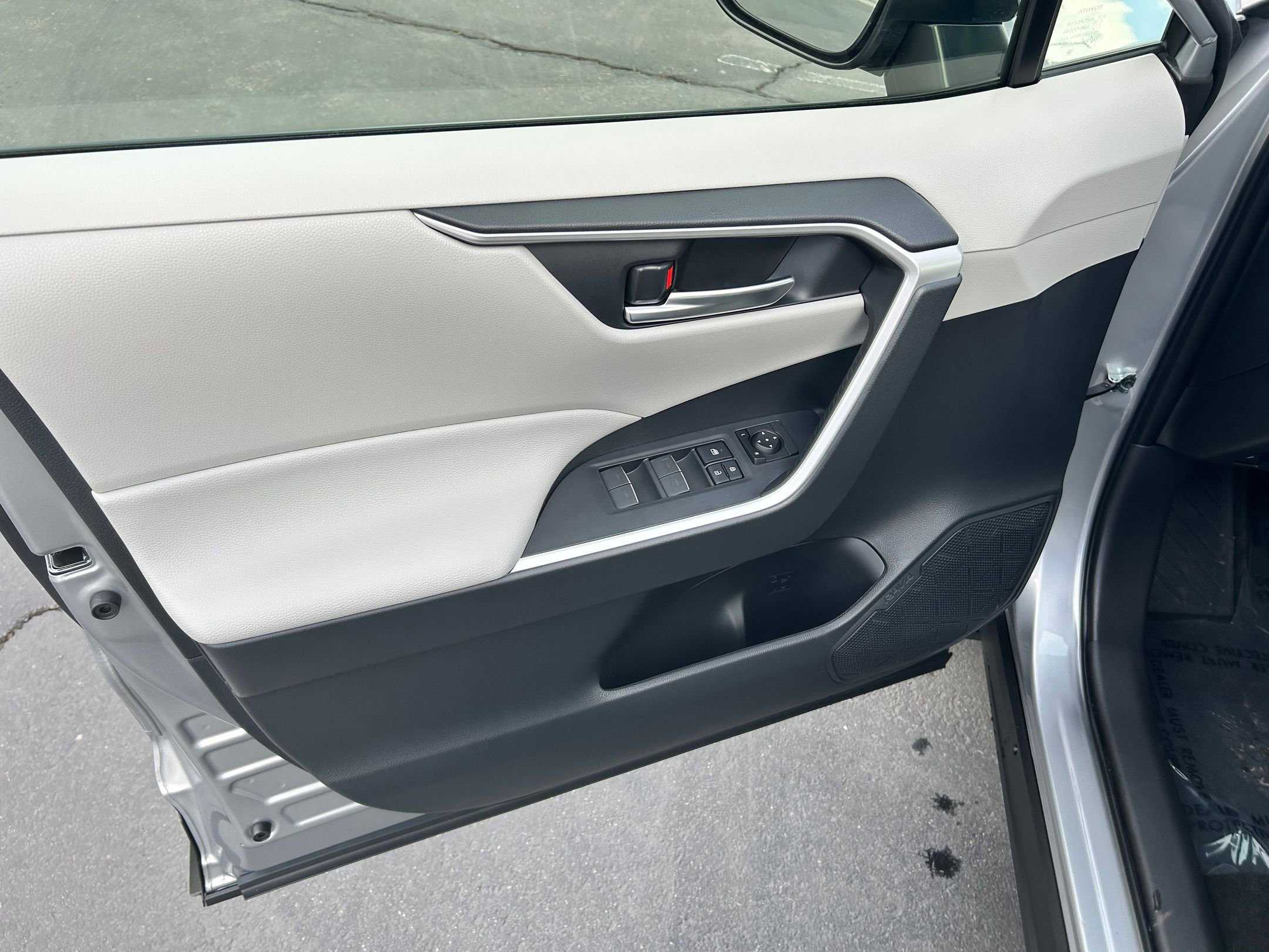 Certified 2025 Toyota RAV4 XLE image 9