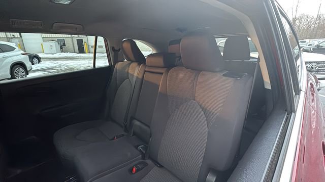 Used 2024 Toyota Highlander LE image 29