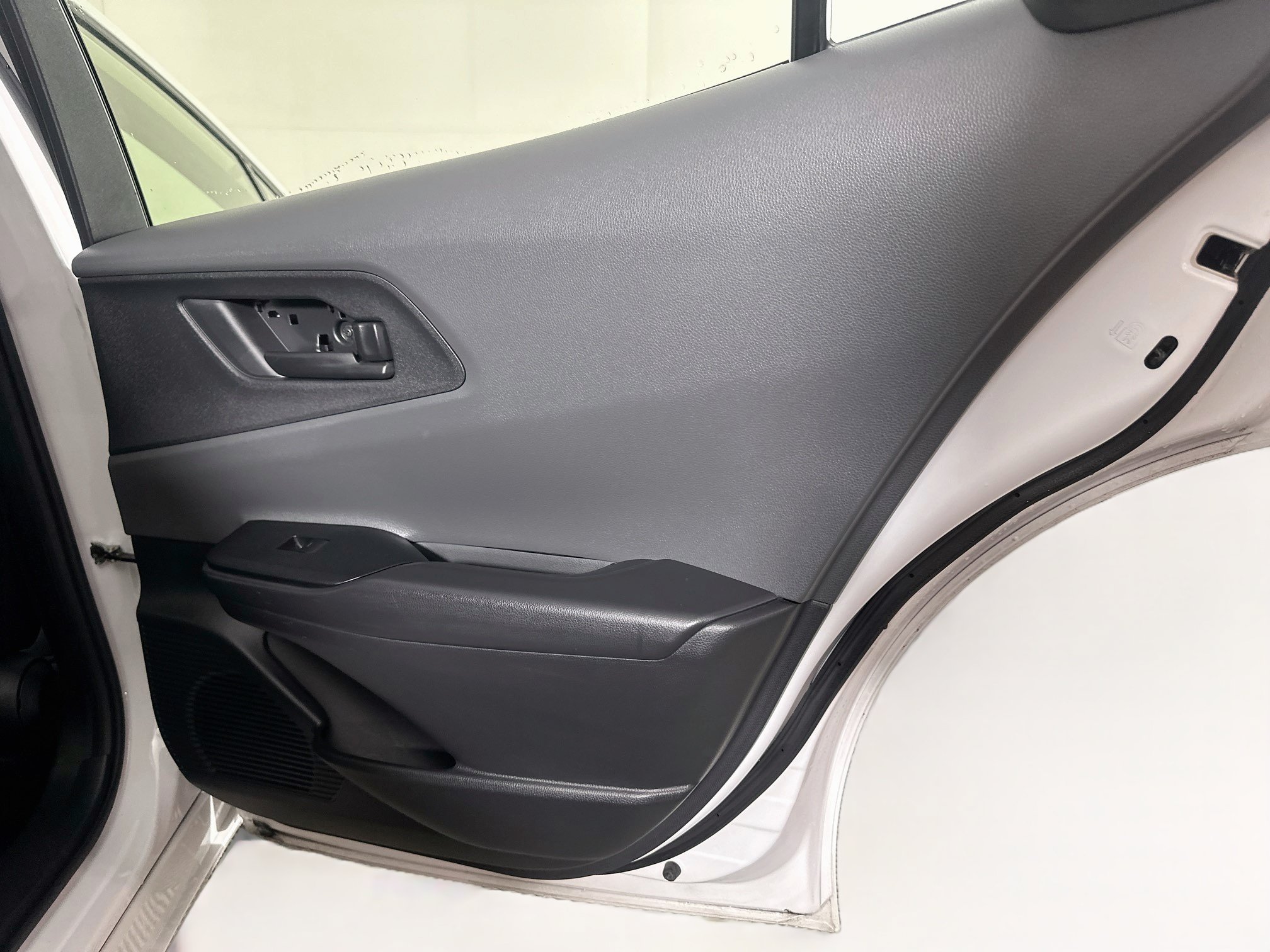 Used 2024 Toyota Prius LE FWD image 29