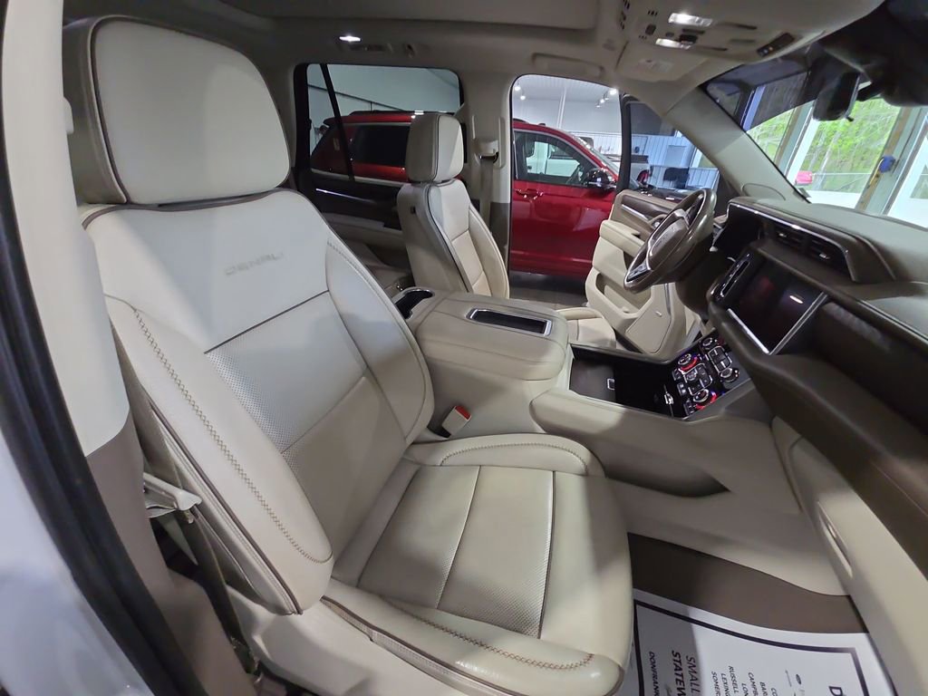 Used 2021 GMC Yukon Denali w/ Denali Premium Package image 32