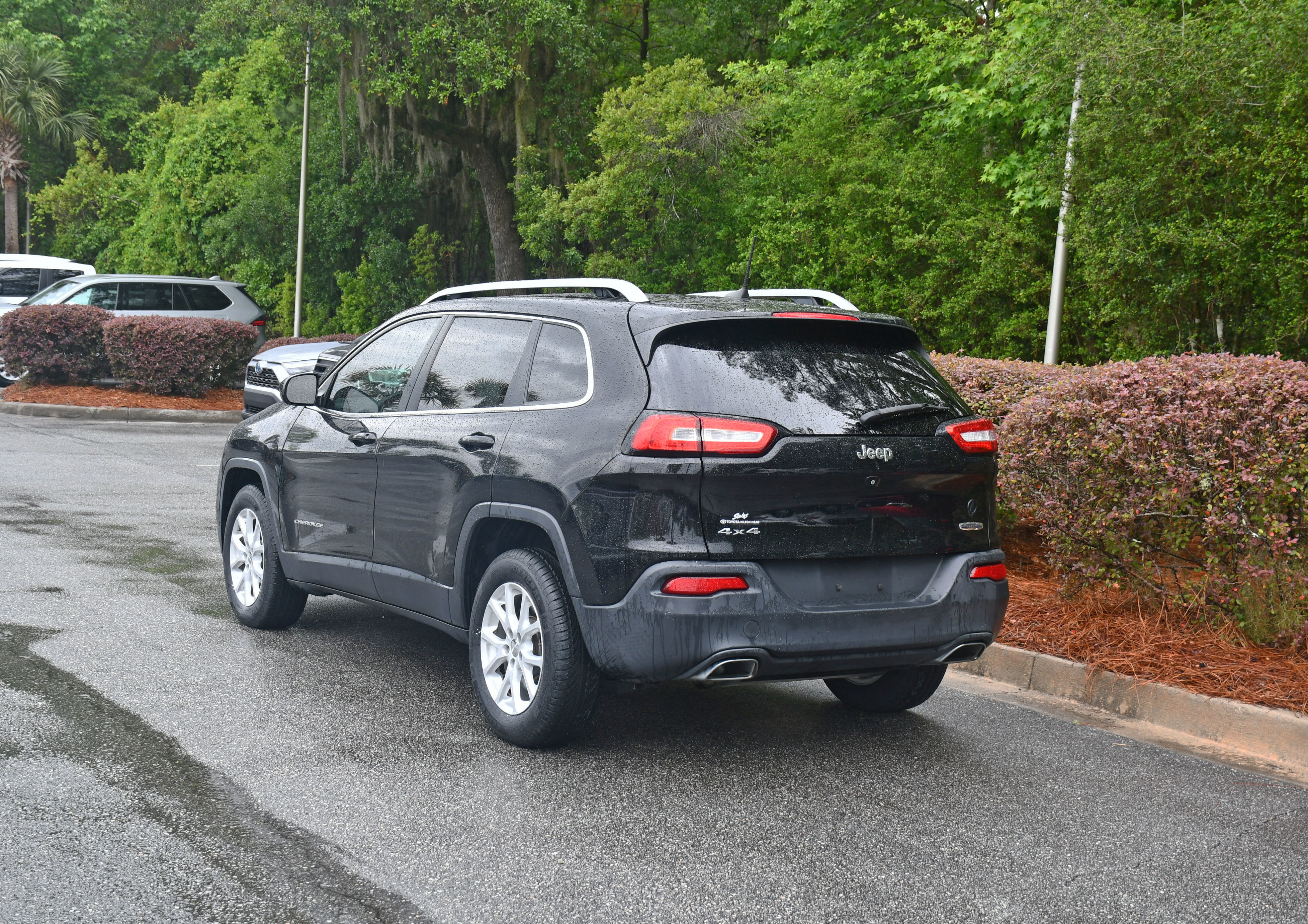 Used 2018 Jeep Cherokee Latitude AWD/4WD image 3