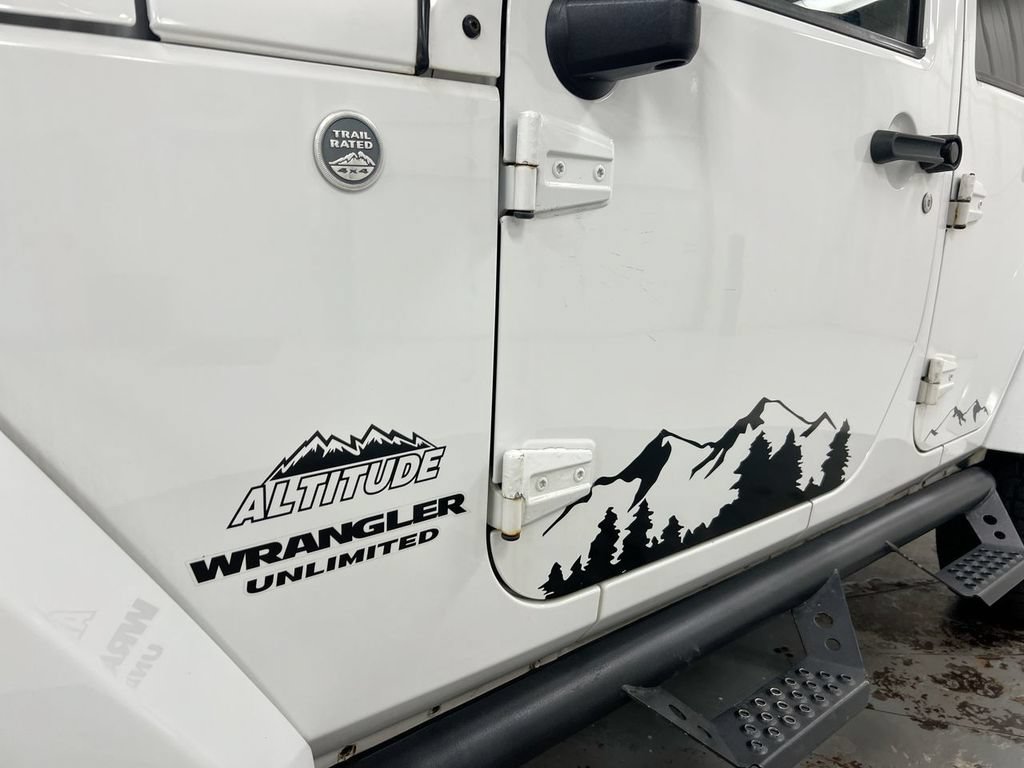 Used 2012 Jeep Wrangler Unlimited Sahara AWD/4WD image 23
