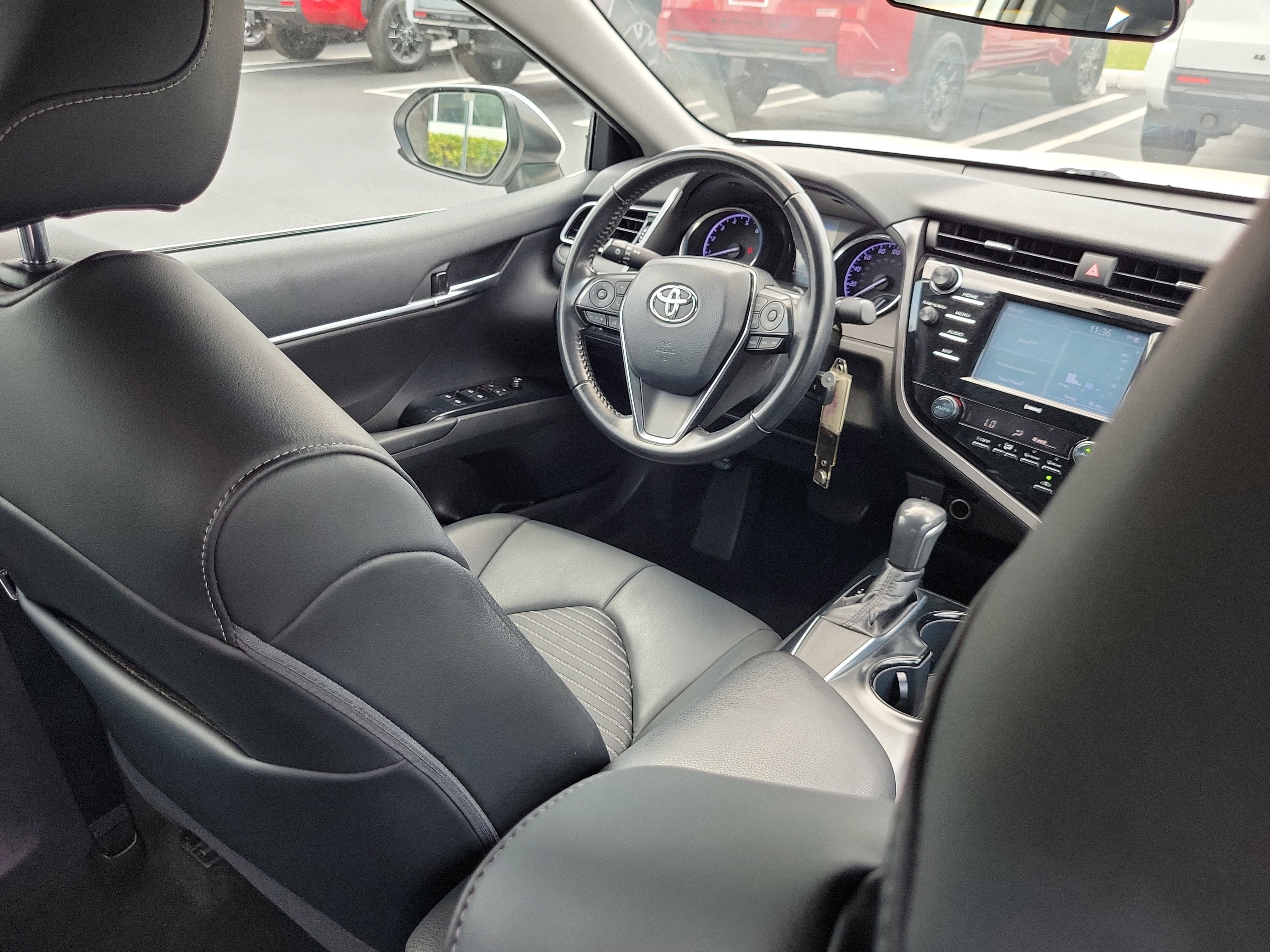 Used 2020 Toyota Camry SE FWD image 14
