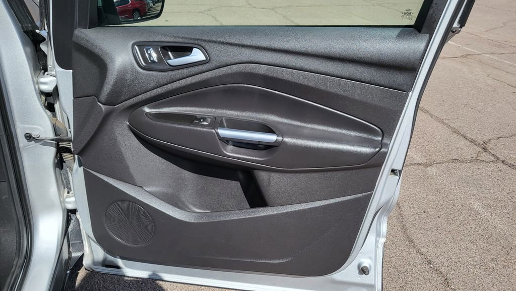 Used 2015 Ford Escape SE image 16