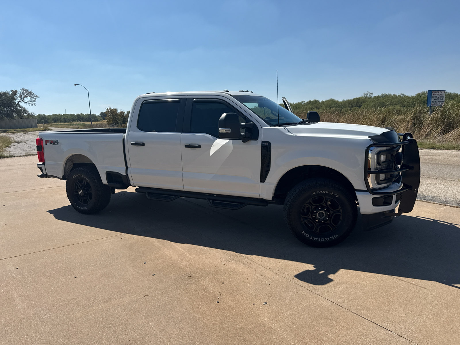 Used 2024 Ford F250 XL w/ STX Appearance Package AWD/4WD image 2