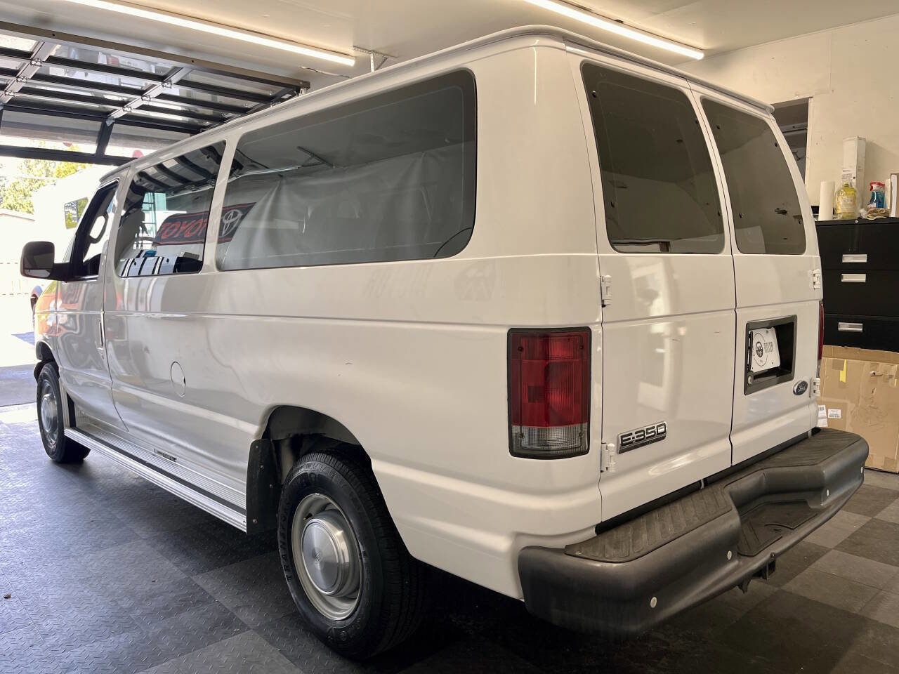 Used 2006 Ford E-350 and Econoline 350 XLT image 4