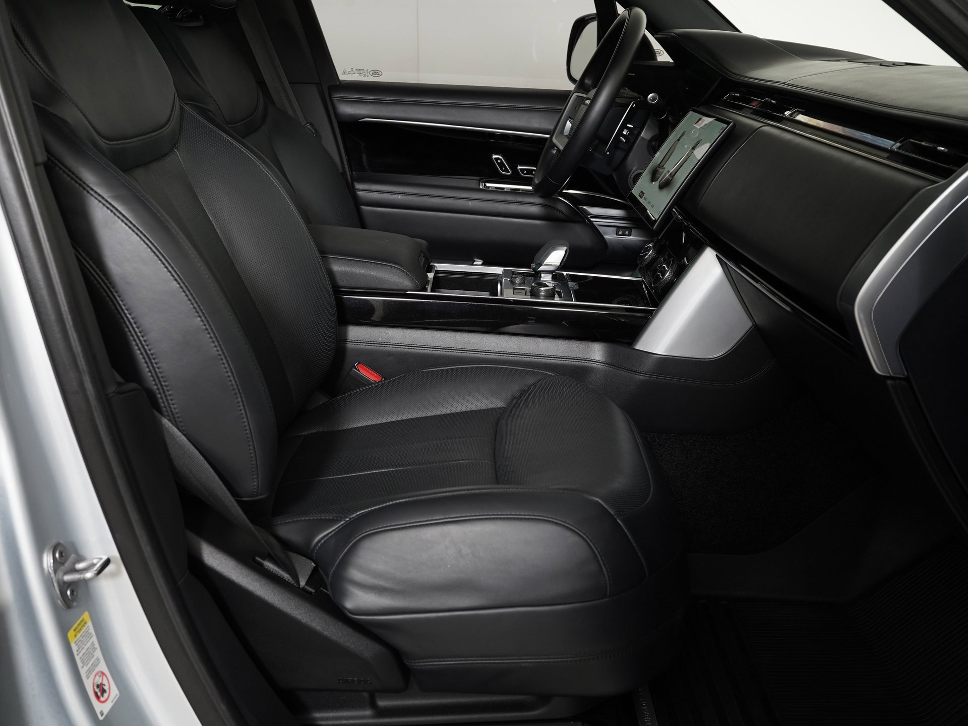 Used 2023 Land Rover Range Rover SE image 5