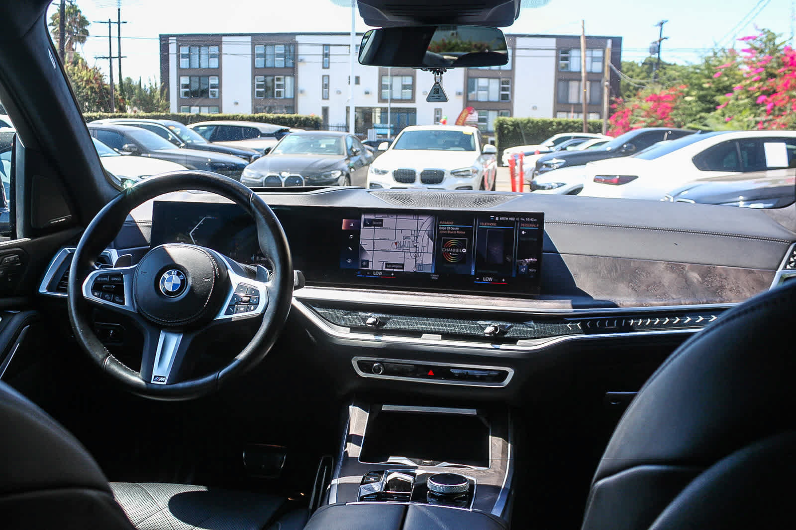 Used 2023 BMW X7 xDrive40i w/ M Sport Package AWD/4WD image 12