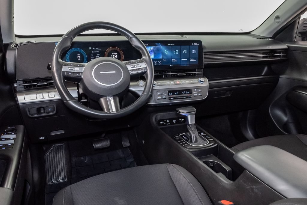 Used 2025 Hyundai Kona SEL FWD image 7