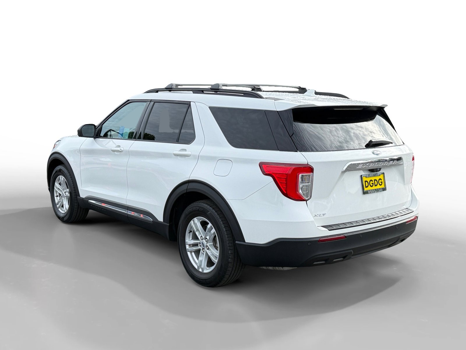 Used 2022 Ford Explorer XLT image 3