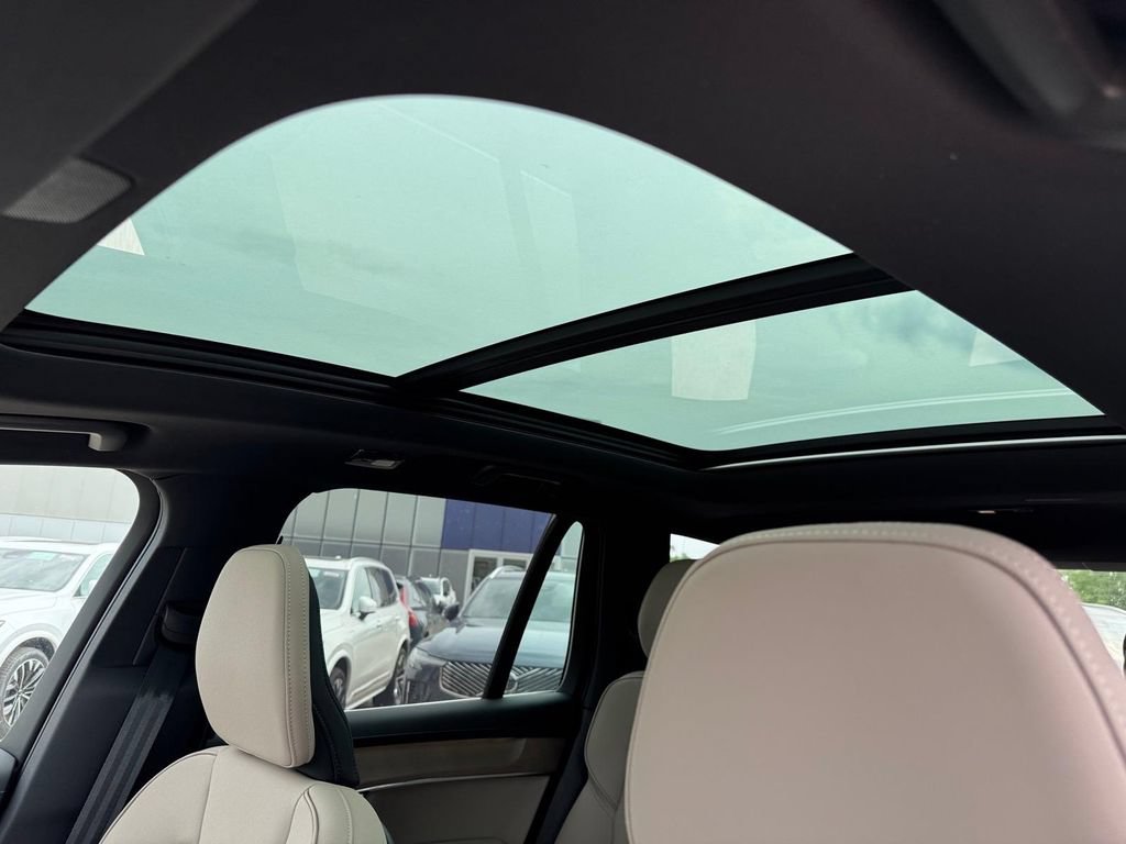New 2026 Volvo XC90 T8 Plus w/ Protection Package Premier AWD/4WD image 7