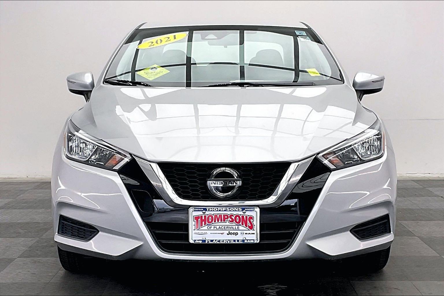 Used 2021 Nissan Versa SV FWD image 2