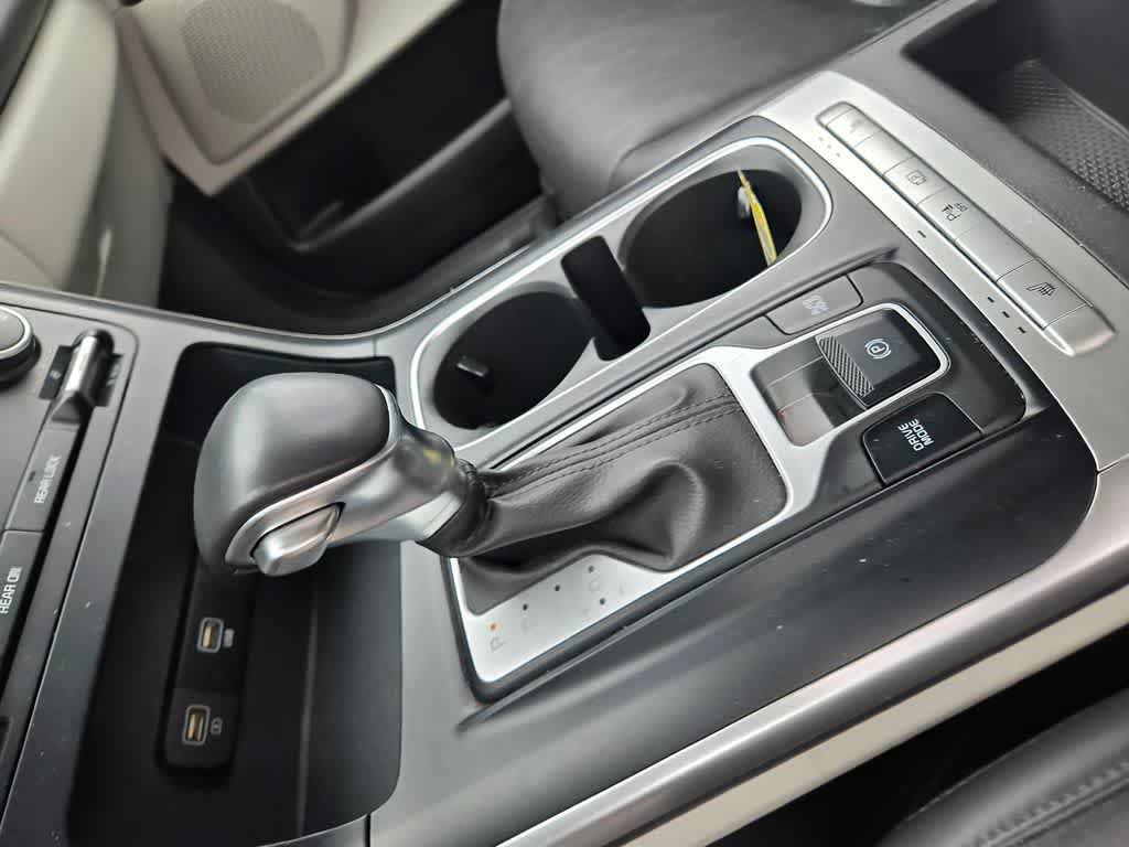 Used 2024 Kia Carnival LX FWD image 13