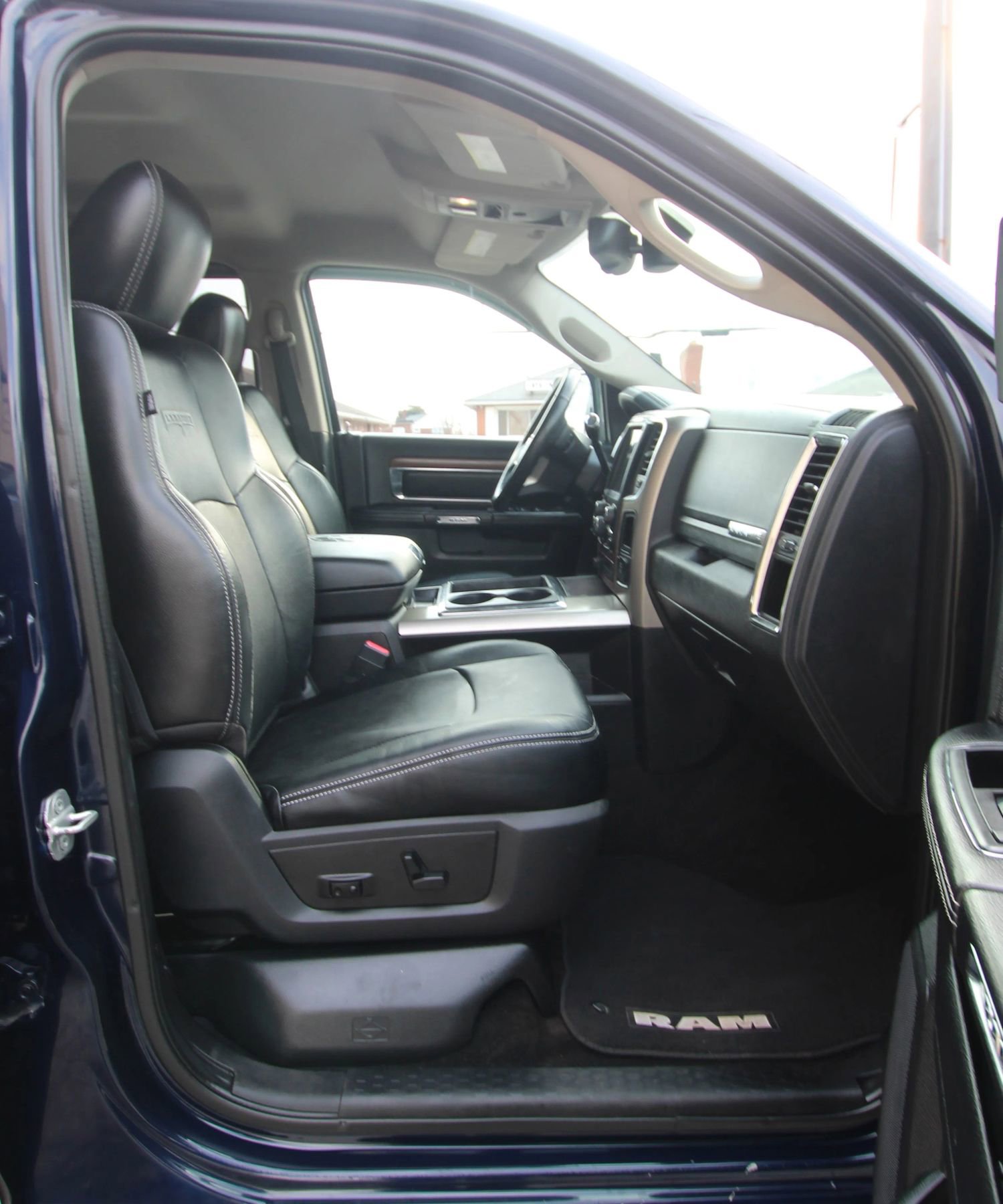 Used 2013 RAM 2500 Laramie image 10