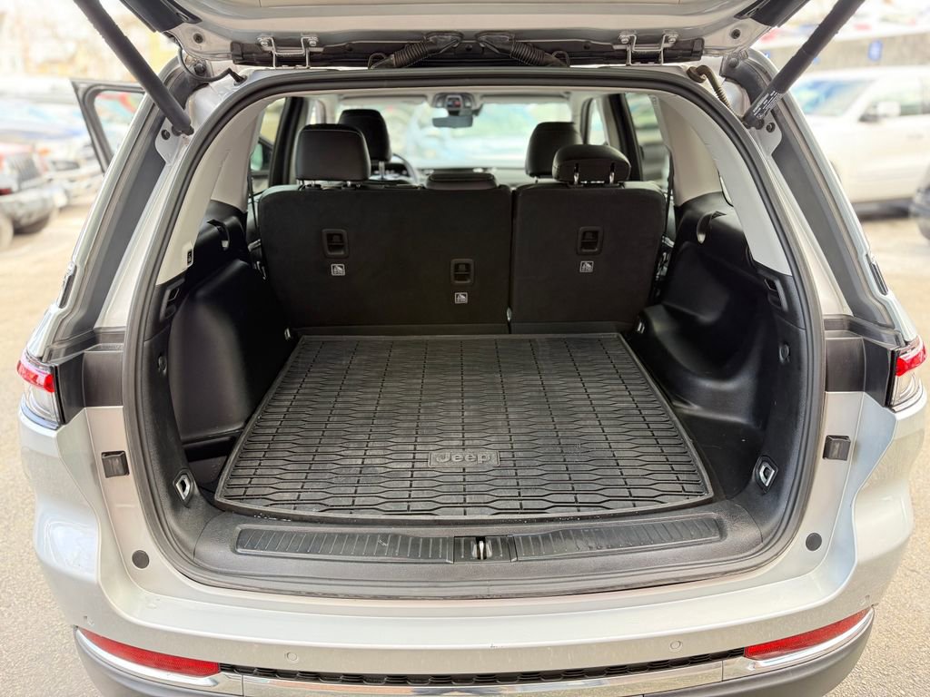 Used 2023 Jeep Grand Cherokee Limited w/ Luxury Tech Group II image 28