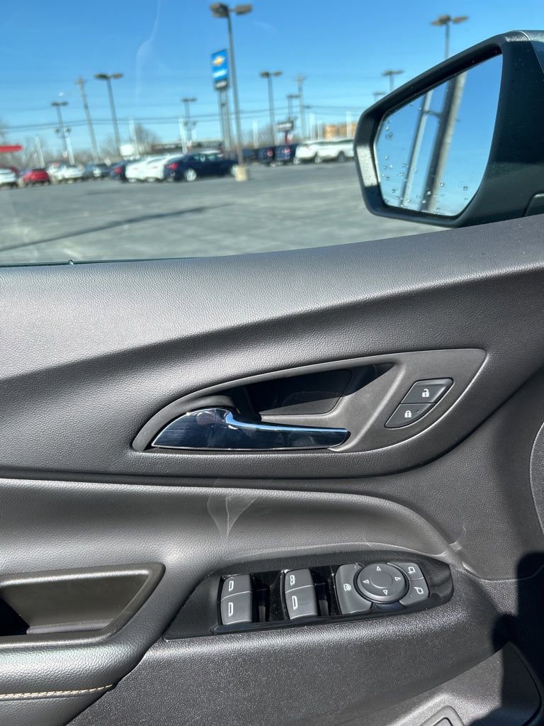 Used 2023 Chevrolet Equinox Premier image 24