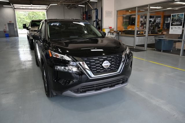 Used 2023 Nissan Rogue S AWD/4WD image 3