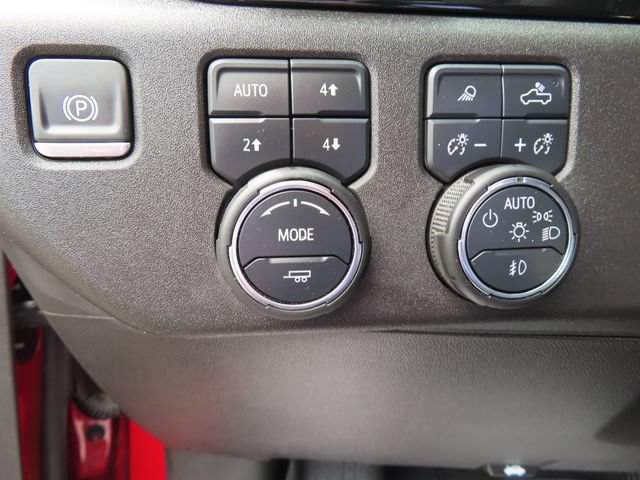 Used 2025 Chevrolet Silverado 1500 High Country AWD/4WD image 47