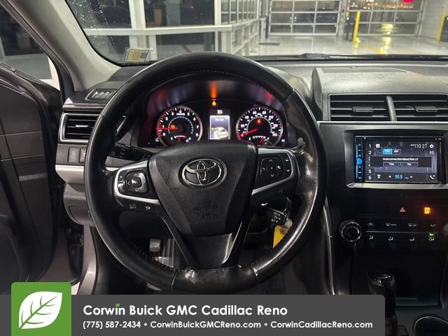 Used 2015 Toyota Camry SE w/ Moonroof Package FWD image 16