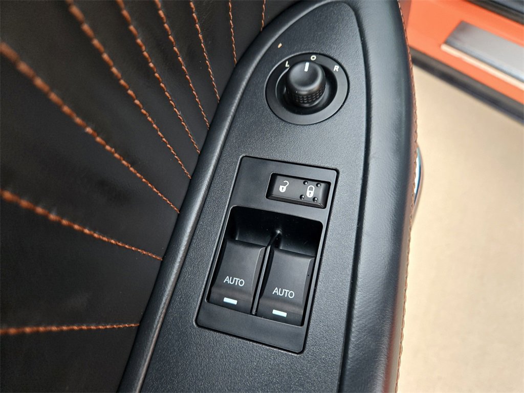 Used 2014 Dodge Challenger R/T image 31