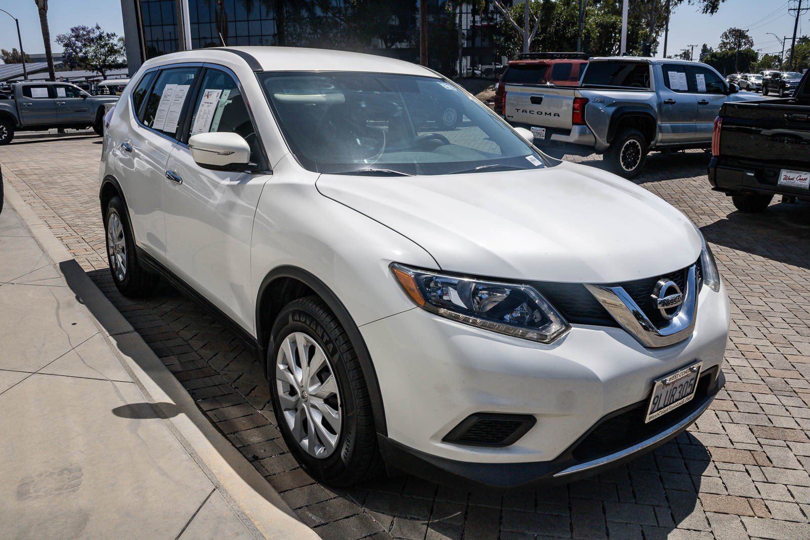 Used 2014 Nissan Rogue S FWD image 3