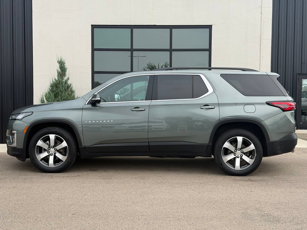 Used 2022 Chevrolet Traverse LT w/ LT Premium Package AWD/4WD image 2