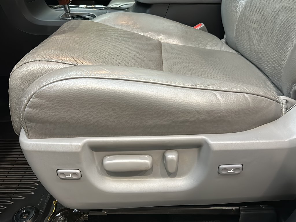 Used 2018 Toyota Sequoia Platinum AWD/4WD image 15