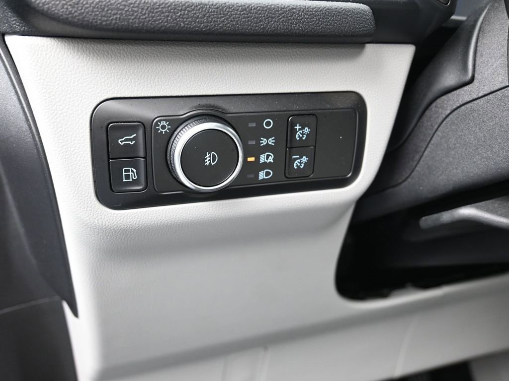 Certified 2025 Ford Escape SE w/ Class II Trailer Tow Package image 12