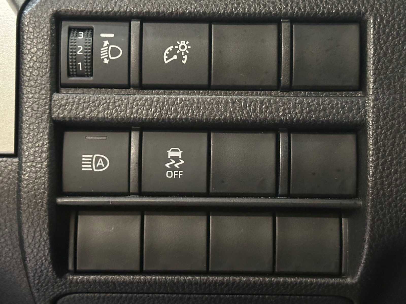 Certified 2025 Toyota Tacoma SR5 image 17