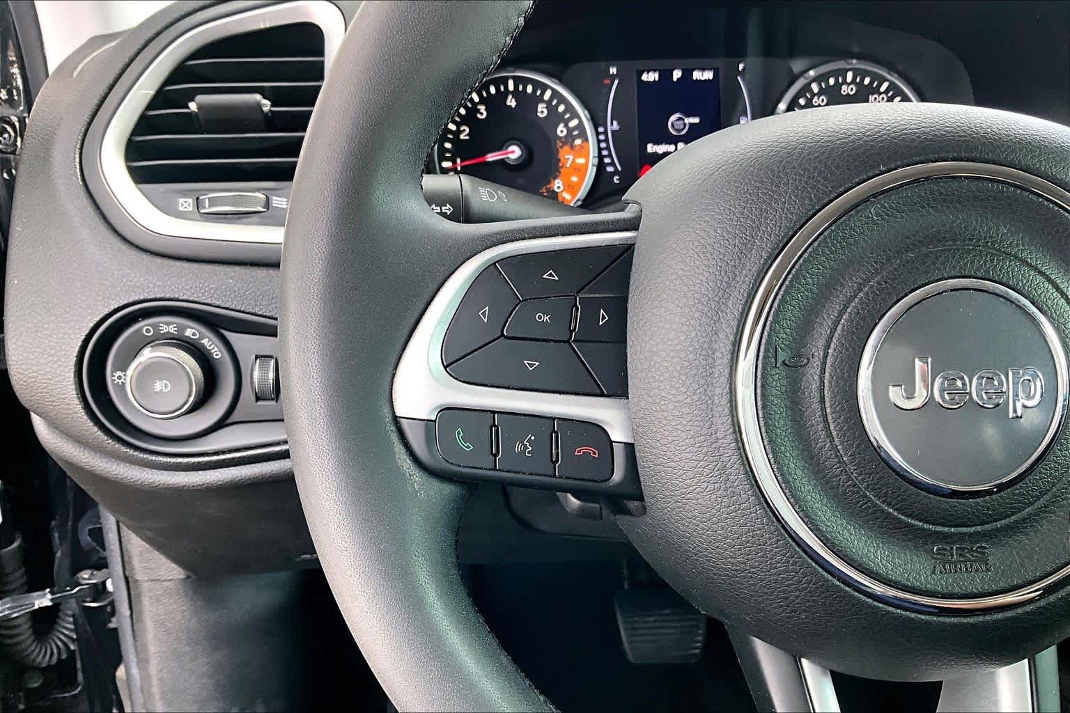 Used 2018 Jeep Renegade Latitude w/ Popular Equipment Group FWD image 23