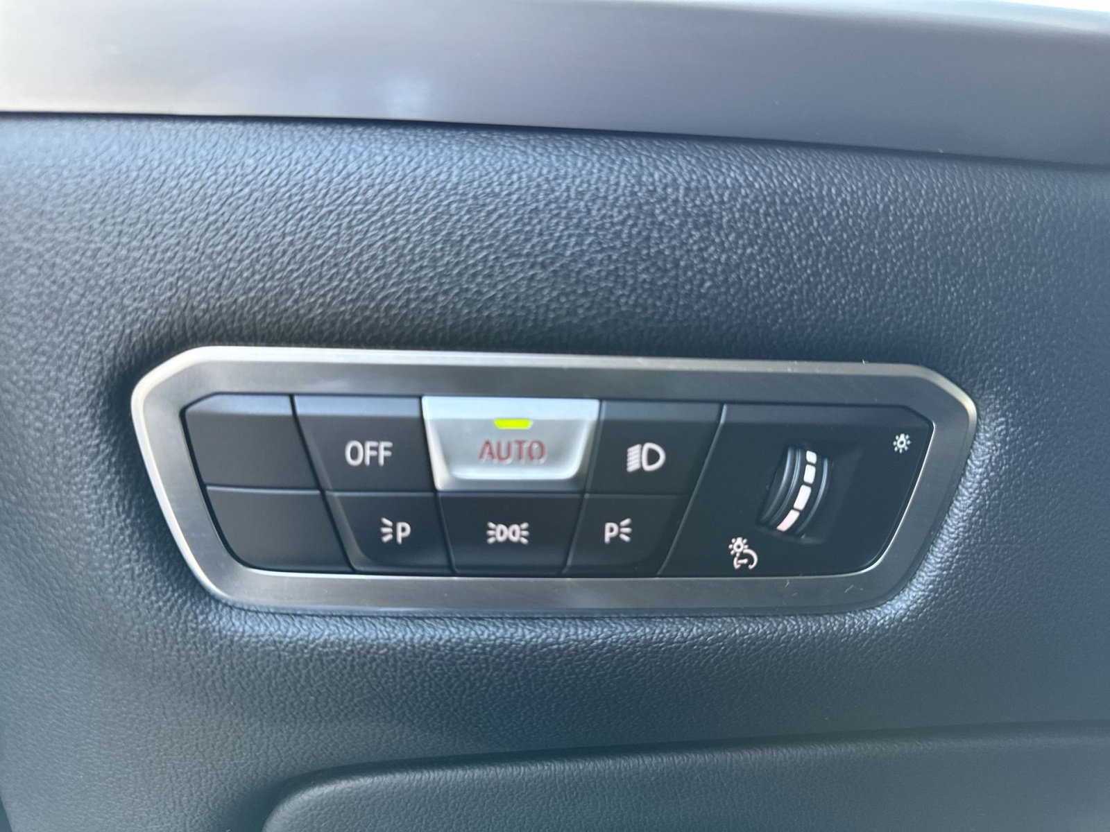 Used 2023 BMW X7 xDrive40i w/ Premium Package image 21