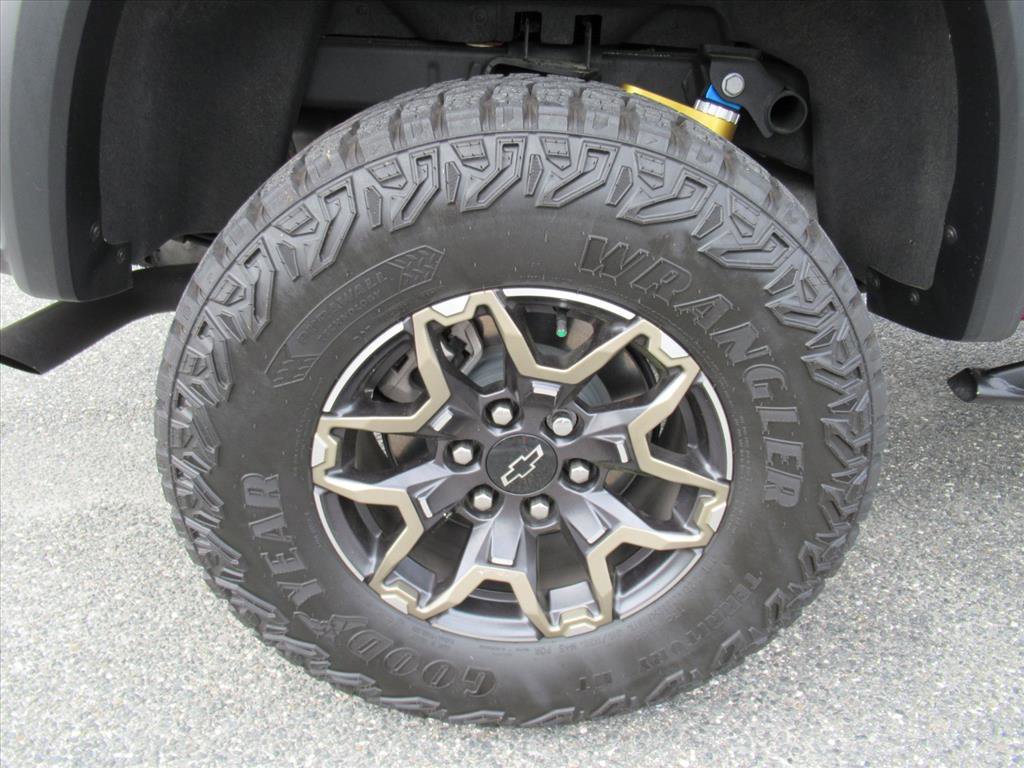 Used 2024 Chevrolet Colorado ZR2 w/ ZR2 Convenience Package III image 25